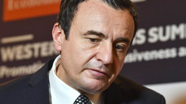 Baner blokadera pod zaštitom Kurtijeve policije; Srpska lista: "Preko Rašića podržava 'Studentsku listu'"