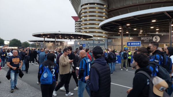 Navijači Zvezde se kamuflirali – žele da uđu na "Meacu"