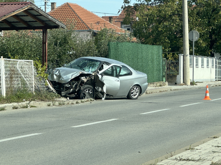 Teška saobraćajna nesreća u Čačku: Vozač prebačen u bolnicu FOTO