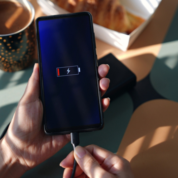 Ovaj punjač nemojte da koristite FOTO