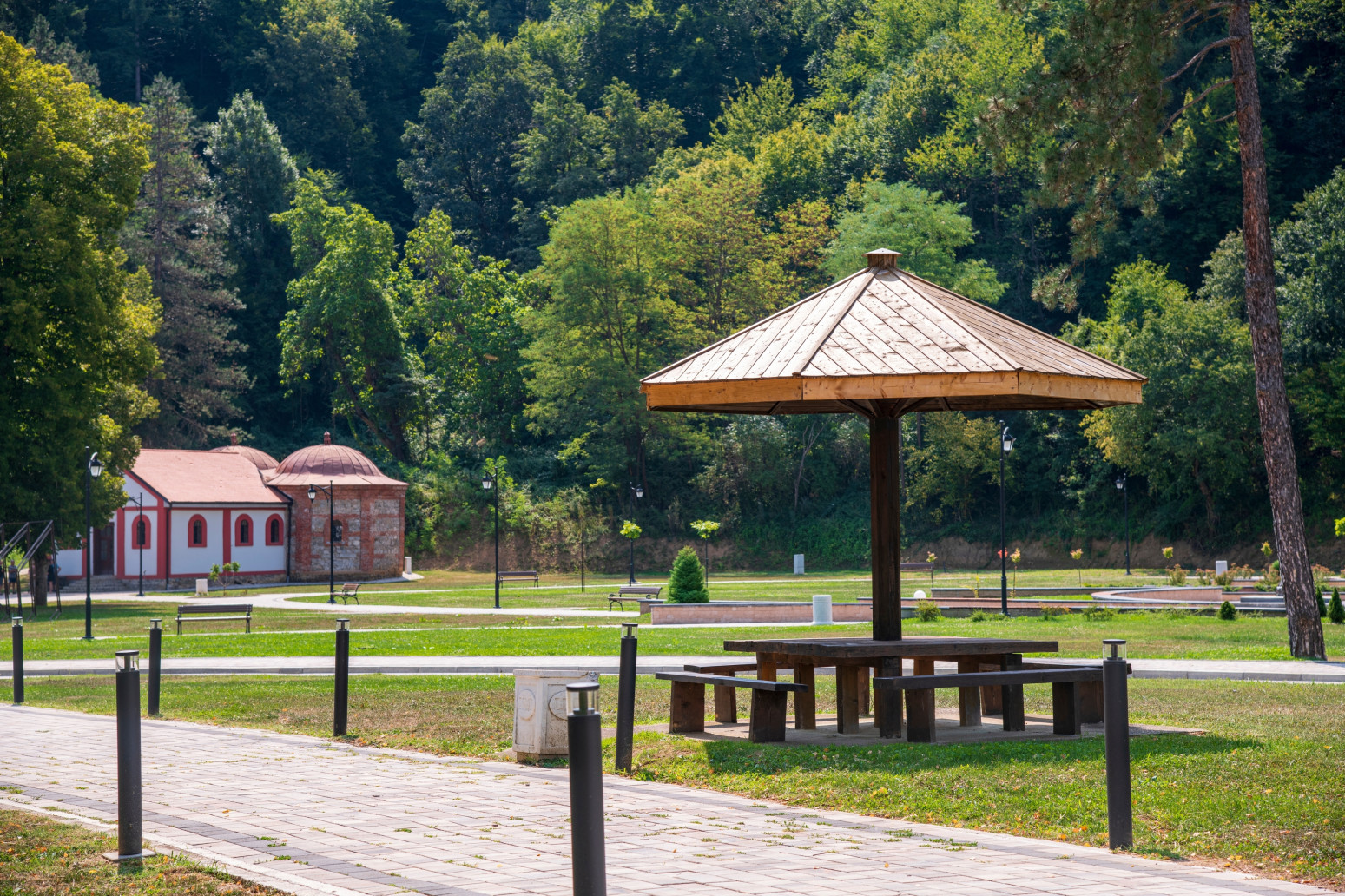 Banje na jugu Srbije oduševljavaju turiste: Lekovita voda i blato za koje se znalo još u doba Rimljana FOTO