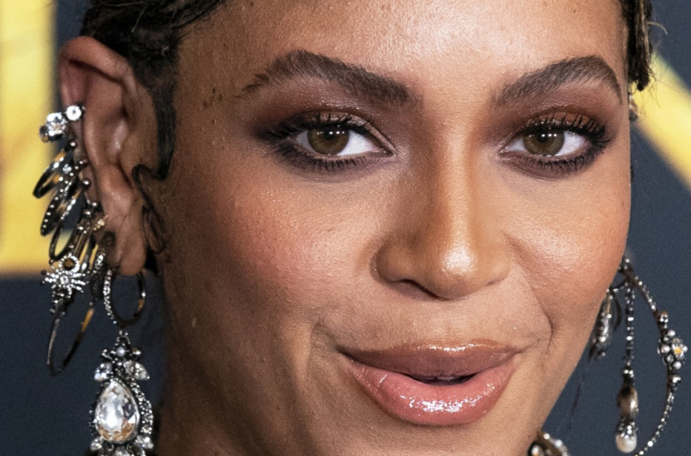 Bijonse umalo doživela jezivu nesreću: Hitno prekinut nastup VIDEO