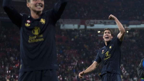 Vlahović poklonio dres "najzaslužnijem" čoveku za njegovu formu