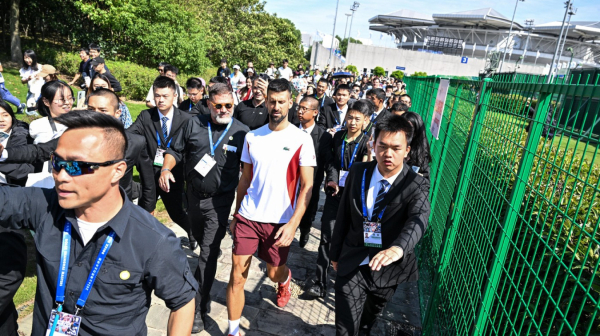Srpske zastave vijore se Šangajem – zbog Novaka VIDEO