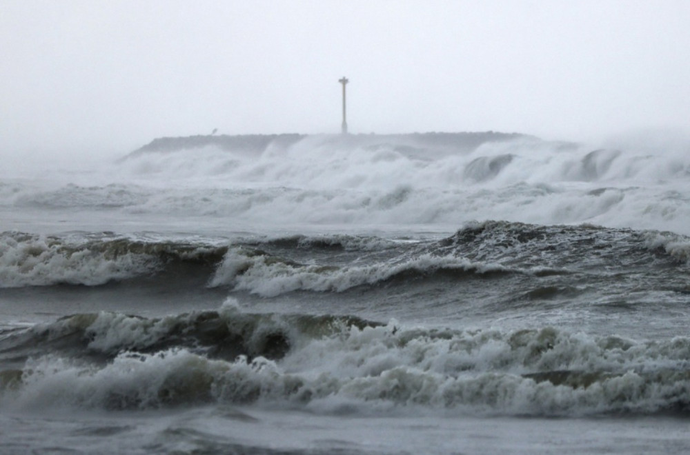 Tajfun se približava: Hitno evakuisano 70.000 ljudi FOTO