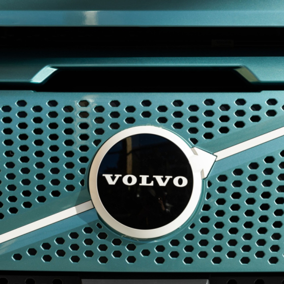 Volvo napravio megabateriju: Može da napuni 20 električnih automobila dnevno FOTO