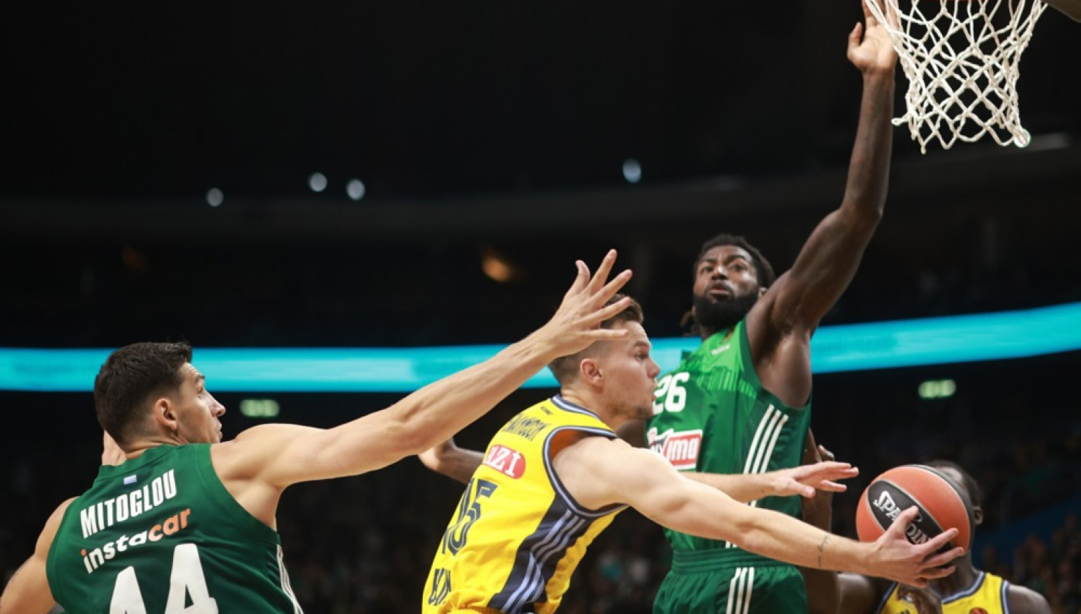 Počela je Evroliga: Šampion PAO "preživeo" Albu