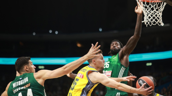 Počela je Evroliga: Šampion PAO "preživeo" Albu