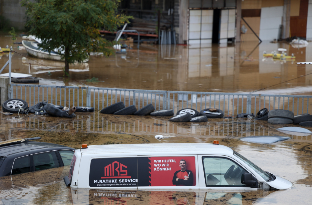 Jako nevreme pogodilo jug zemlje: Poplavljene kuće, automobili "plivaju" po ulicama FOTO/VIDEO