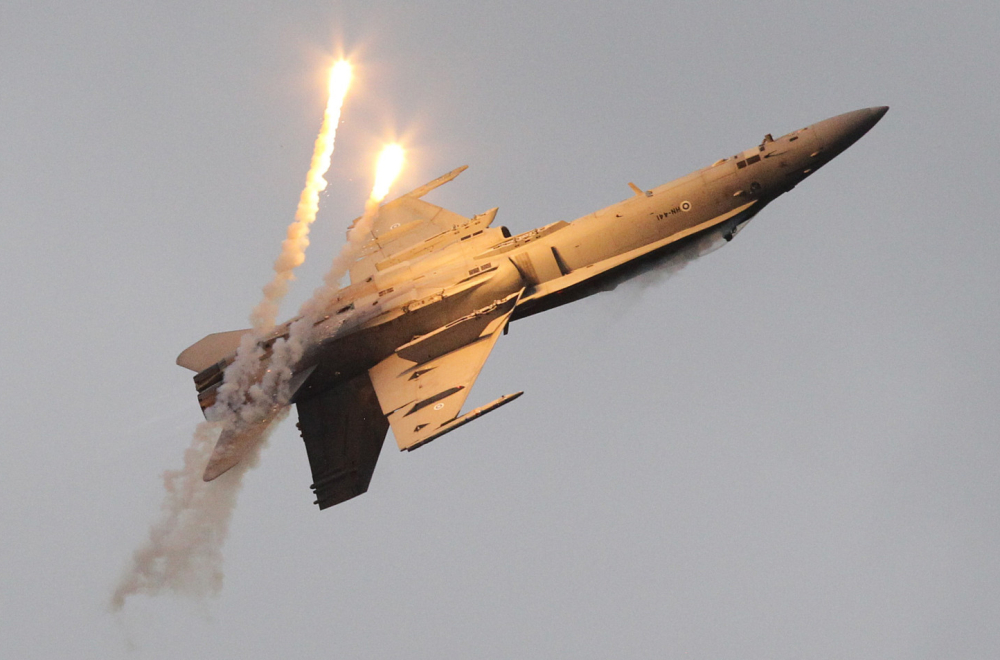 Skandal: F-18 "promašio" "Hari S. Trumana"; Uništen je FOTO/VIDEO