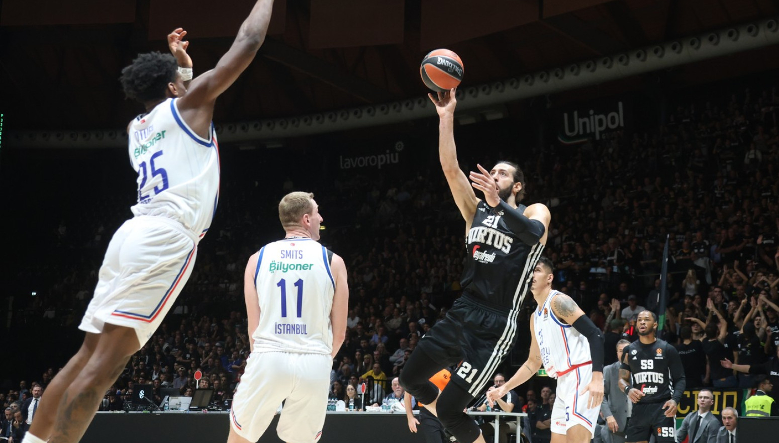 Nula Klajburna protiv "svojih" – Efes srušio Virtus u Bolonji