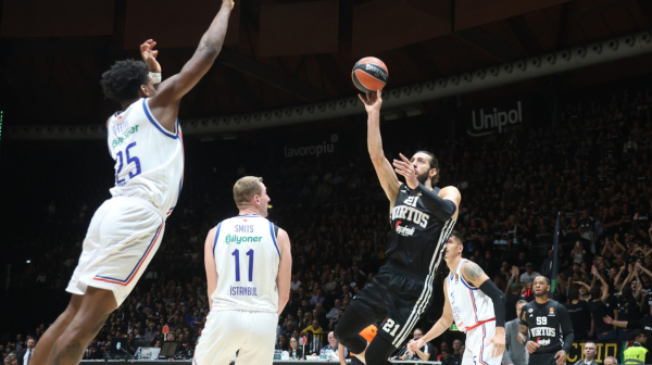 Nula Klajburna protiv "svojih" – Efes srušio Virtus u Bolonji