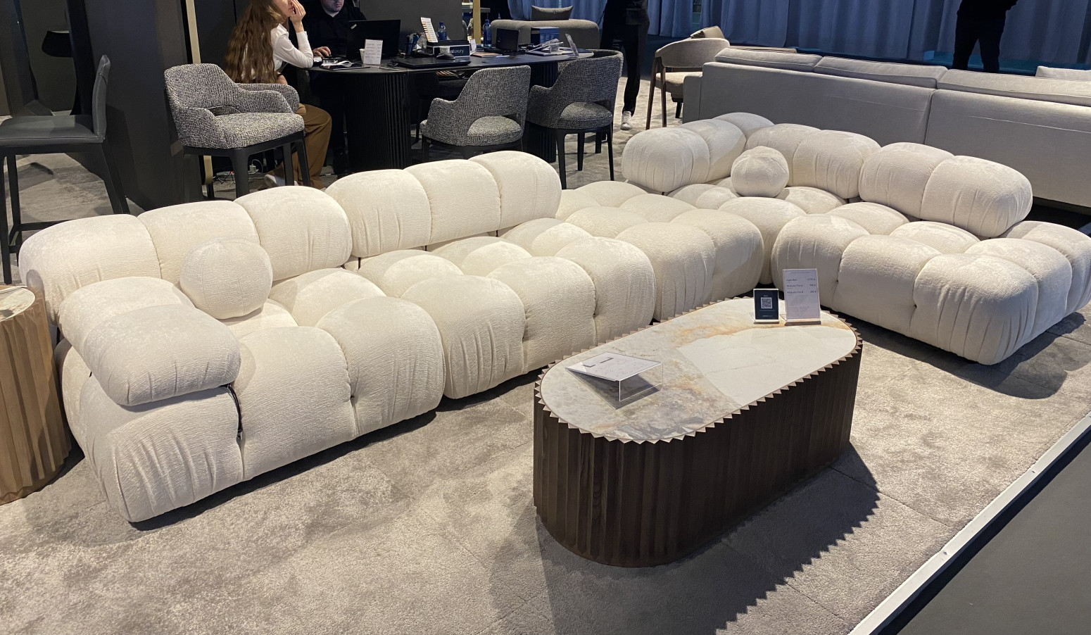 Zaspali Srbi i bežanje od nula: Bili smo na sajmu nameštaja – evo šta smo videli FOTO