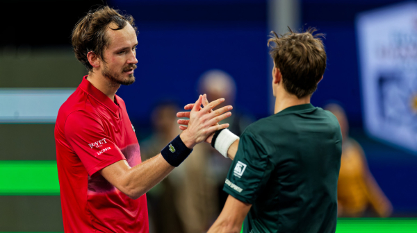 Medvedevu smetaju loptice: "Dobre su samo Alkarasu i Sineru"