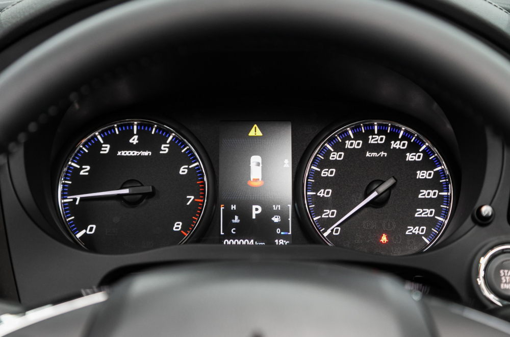 Zašto mali auto ima brzinomer do 220 km/h kada jedva ide 160?