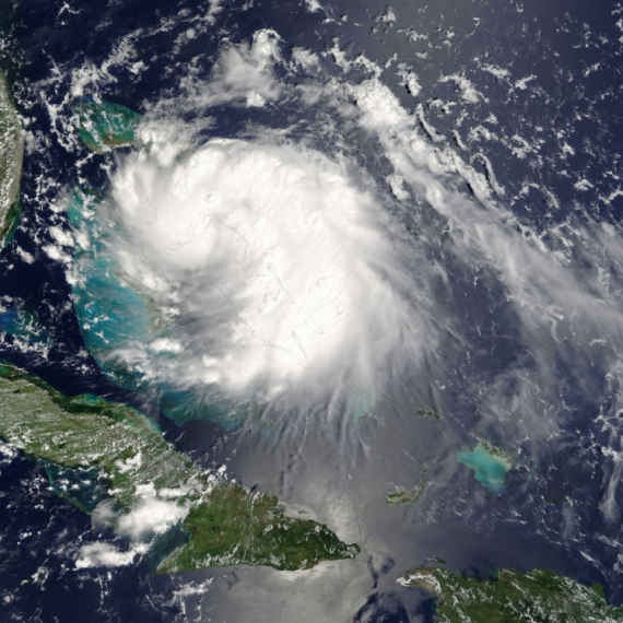 Poslednje upozorenje: Bežite, stiže "čudovište"