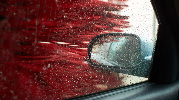 Zašto pranje automobila na velikom minusu može da nanese više štete nego koristi