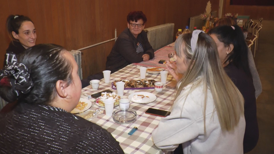 Srpska sela pravi su info-biro:  Tračevi se ne prodaju, dele ih za džabe FOTO/ANKETA