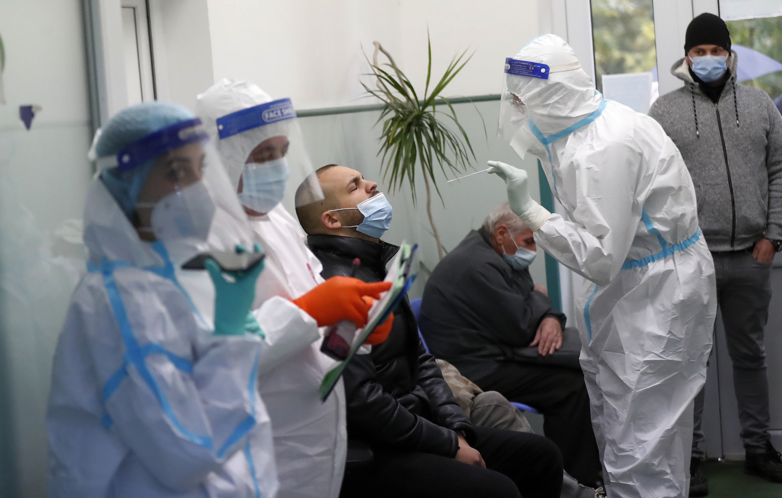 Dramatično u bolnicama u Srbiji: Na VMA zabranjene posete pacijentima