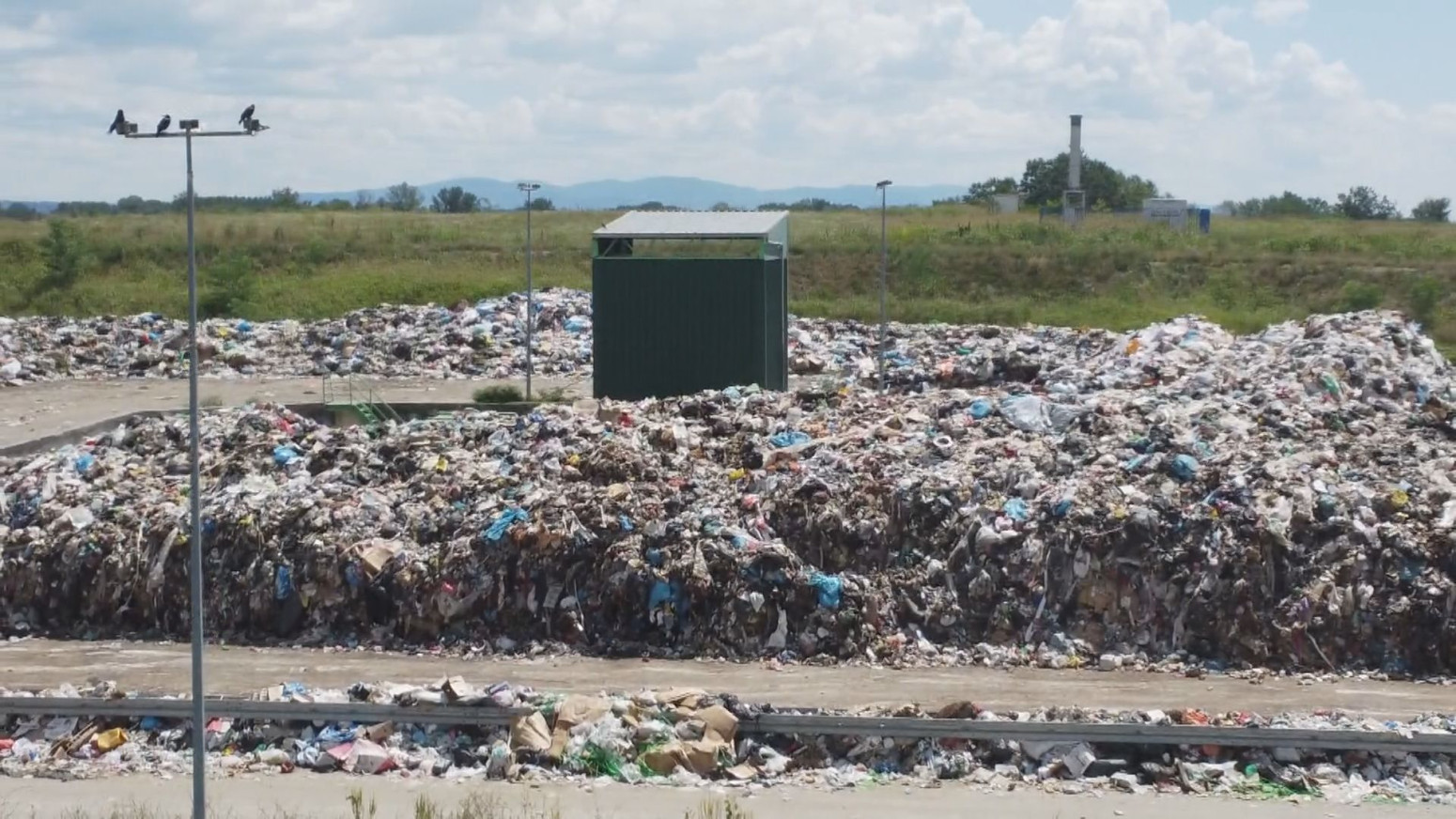 Preko 6.000 tona otpada na transfer stanici: Nadležni mole za strpljenje FOTO
