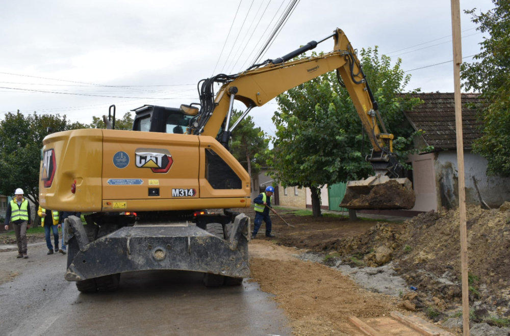 Vujović obišla radove na izgradnji nedostajuće kanalizacije u Bečeju
