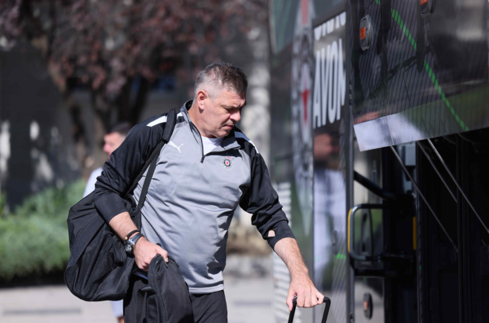 Dok se rešava sudbina Partizana, Milošević odveo igrače van zemlje