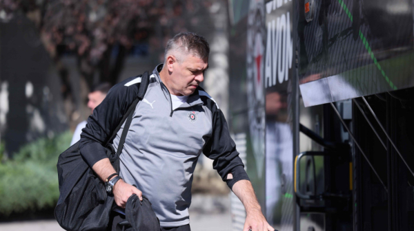 Dok se rešava sudbina Partizana, Milošević odveo igrače van zemlje