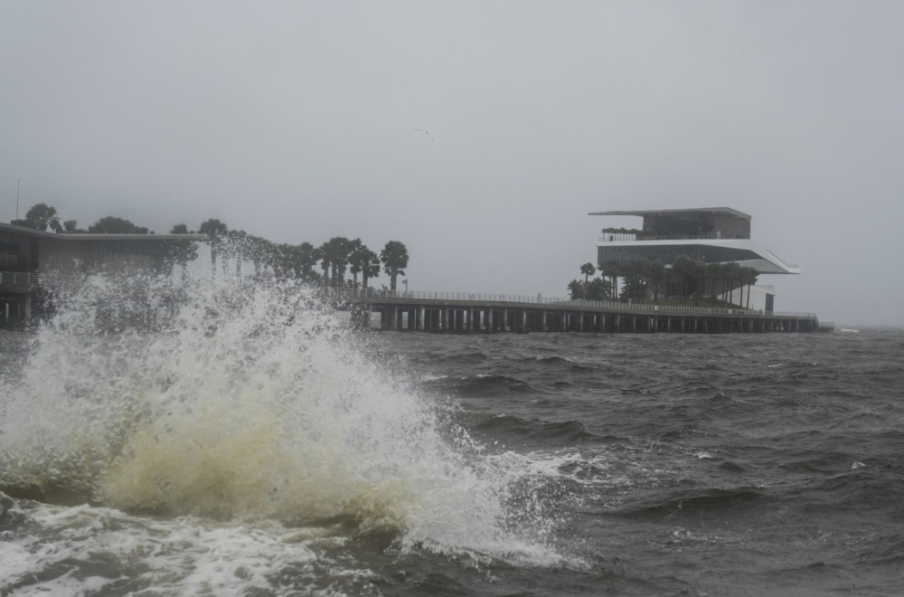 "Milton" će ih zbrisati: Zastrašujući snimci iz "srca" uragana VIDEO