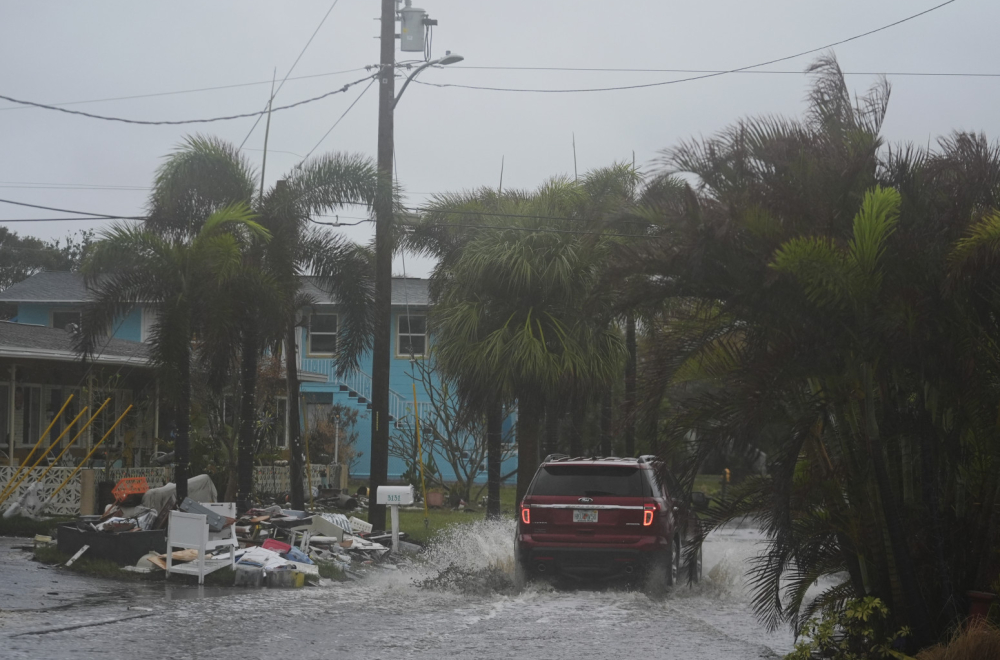 Influenserka odbila da se evakuiše, pa objavila snimak iz "oka" uragana: "Umreću" VIDEO
