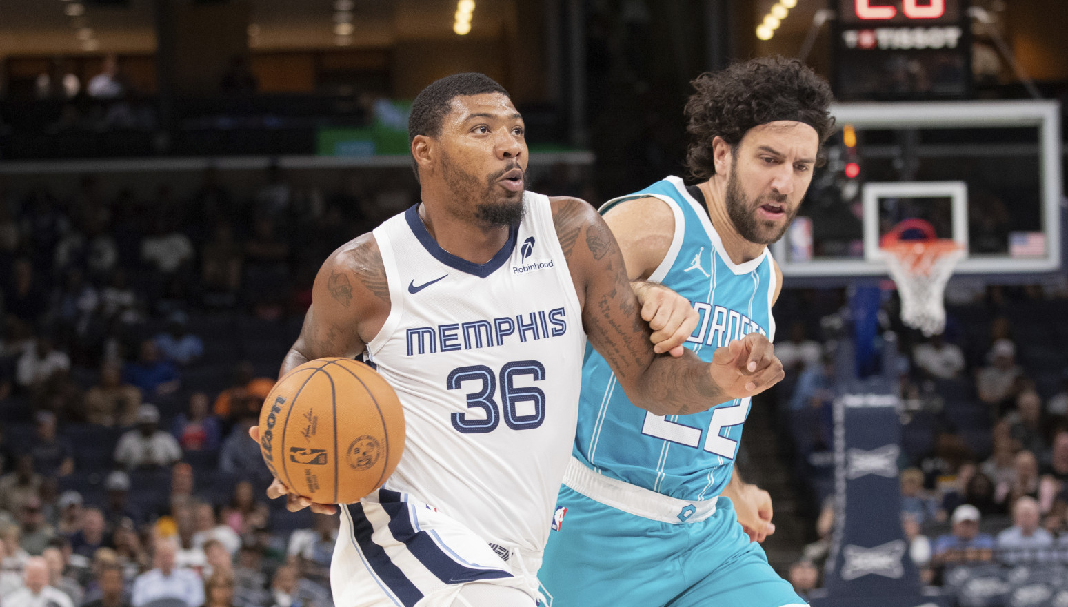 Lebronov sin se baš muči; Micić podelio 4 asistencije u pobedi Šarlota VIDEO