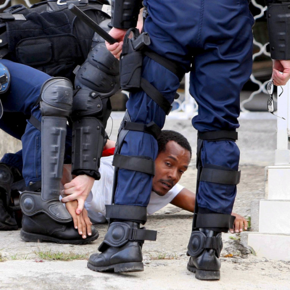 Francuska uvodi drastične mere: Ovo će ugušiti građanske nemire? VIDEO