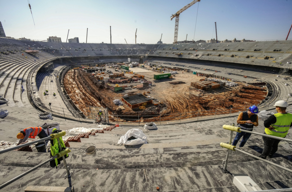 Masovna tuča Rumuna i Albanaca ispred stadiona Barselone