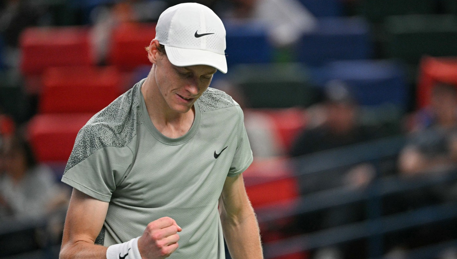 Sinerovo stop "razmahanom" Mahaču, ima finale u Šangaju i mesto broj jedan za kraj godine