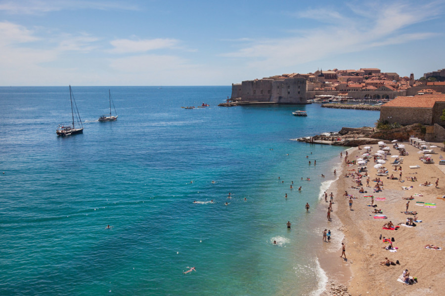 U Dubrovniku pravo miholjsko leto: Ljudi se uveliko kupaju i sunčaju FOTO/VIDEO