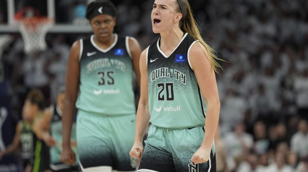 Sabrina "ženski Kari" Jonesku pogodila trojku karijere VIDEO