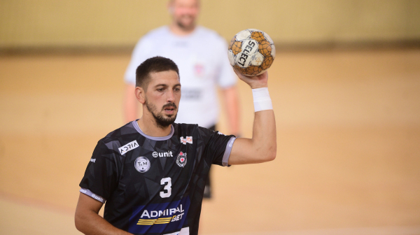 "Parni valjak" ne staje