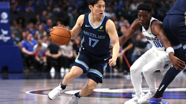 "Liliputanac" u svetu džinova – najniži NBA igrač se probija VIDEO