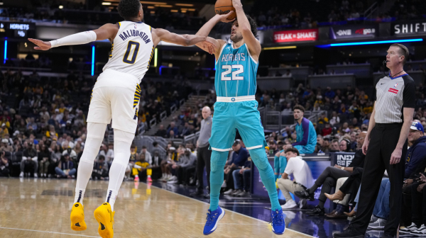 Skromna partija Micića, Bogdanović posmatrao konkurenta kako "sipa" trojke VIDEO