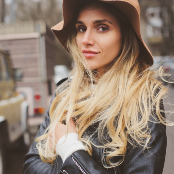 Neočekivani hit ove zime: Pantalone u ovoj boji morate imati FOTO