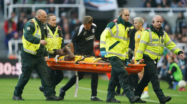 Drama u Premijer ligi – Velbek na nosilima i na kiseoniku FOTO