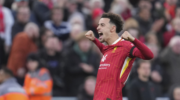 Liverpulu derbi i prvo mesto – Slot 10/11