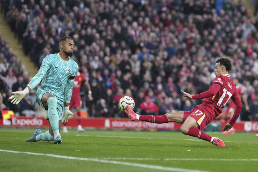 Liverpulu derbi i prvo mesto – Slot 10/11