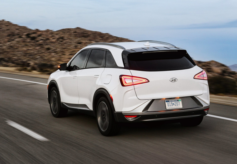 Za svaki slučaj: Upozorili vlasnike da parkiraju auto na otvorenom, dalje od objekata