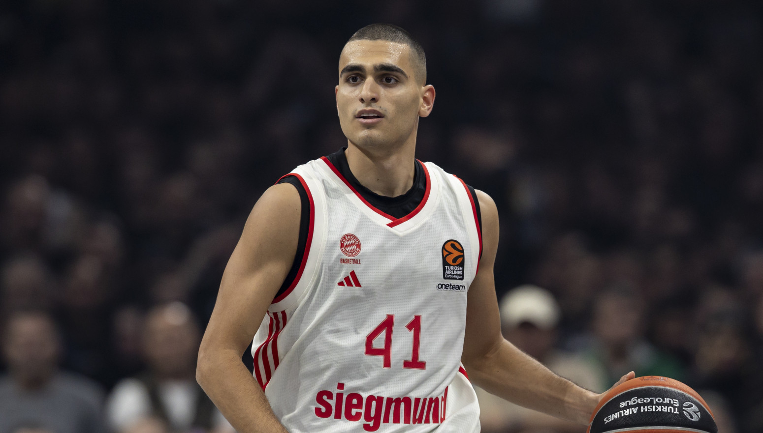 Madara čekaju milioni ako se vrati u domovinu