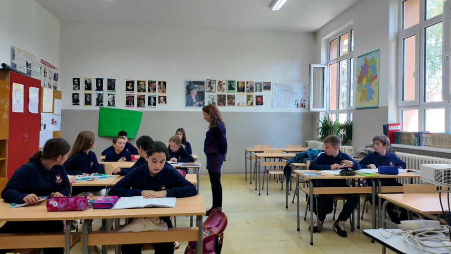 Vraćene školske uniforme u čačansku školu FOTO/VIDEO