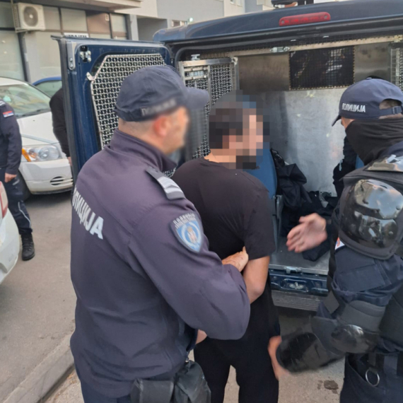 Dačić: Navijači napali policiju u Novom Pazaru; Povređena 4 policajca, 10 uhapšenih FOTO