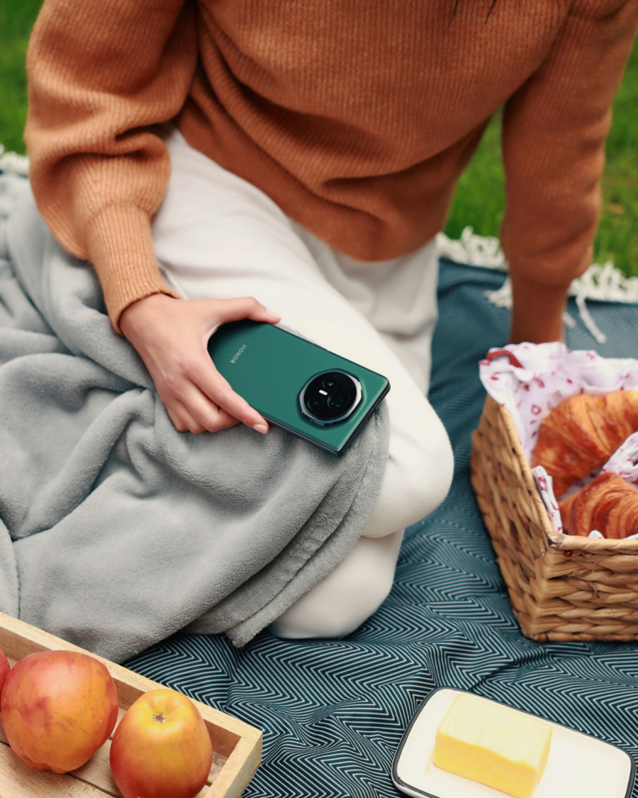 Uživaj u jesenjem pikniku na otvorenom uz moćni HONOR Magic V3