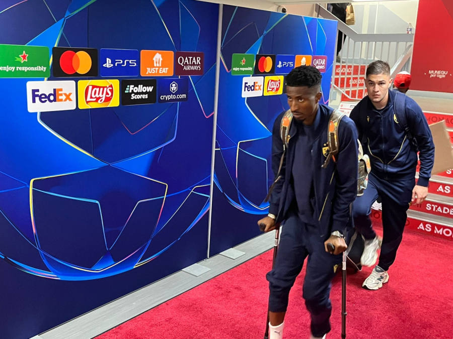 Zvezdin igrač na štakama; Milojević: Verovatno ozbiljan problem FOTO