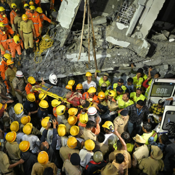 Srušila se zgrada: Ima mrtvih, veliki broj ljudi pod ruševinama FOTO