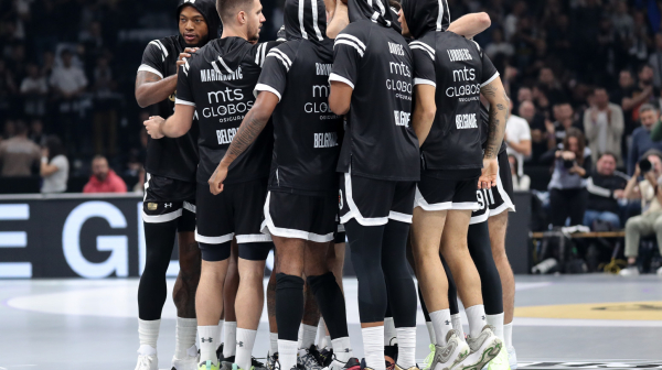 Minut ćutanja – Partizan i Fenerbahče odali počast žrtvama iz Novog Sada